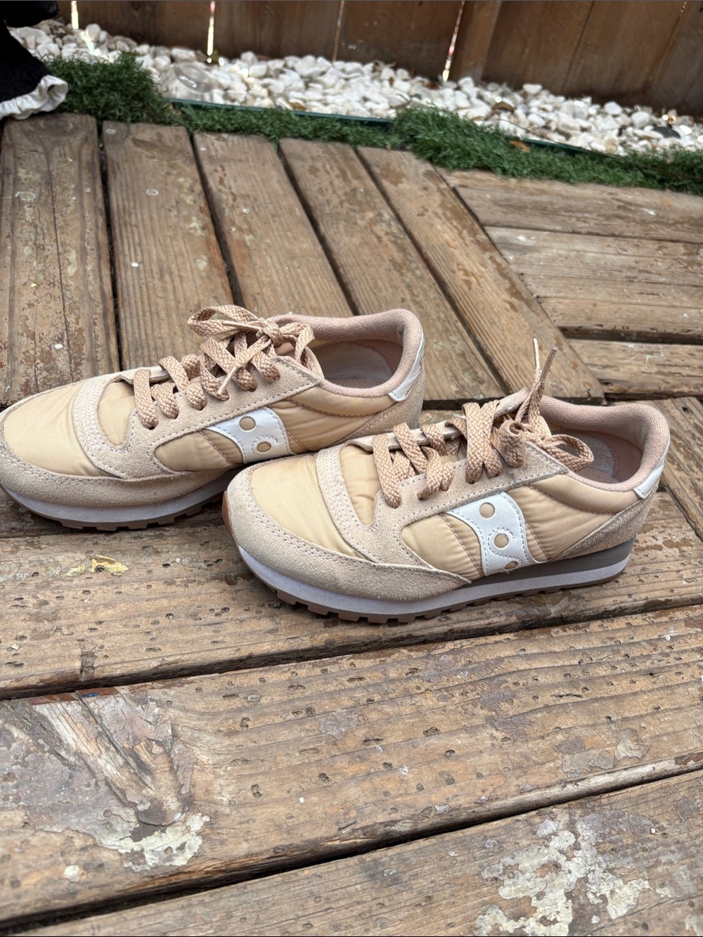 Saucony Women’s Tan & White Casual Lace-Up Sneakers